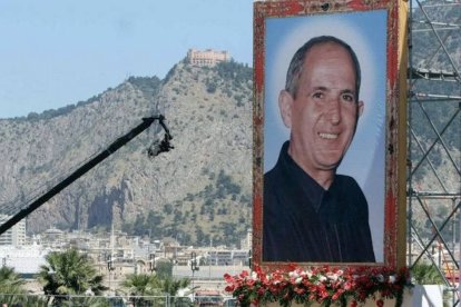 Pino Puglisi fue asesinado por el crimen organizado la noche del 15 de septiembre en el barrio de Brancaccio de Palermo y beatificado el 25 de mayo de 2013.