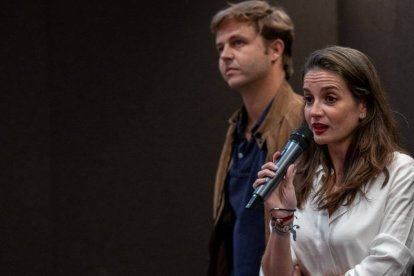 Santos Blanco y Lucía González-Barandiarán, durante el  estreno de "Libres" en Roma.