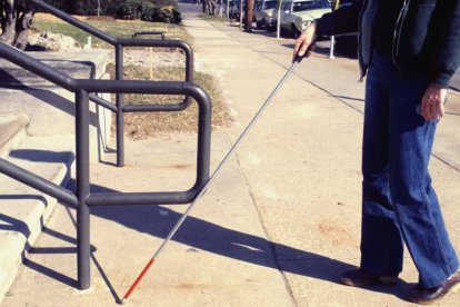 A veces miramos a las personas con discapacidad como errores de Dios, en vez de como sus hijos más queridos. Foto: CDC / Unsplash.