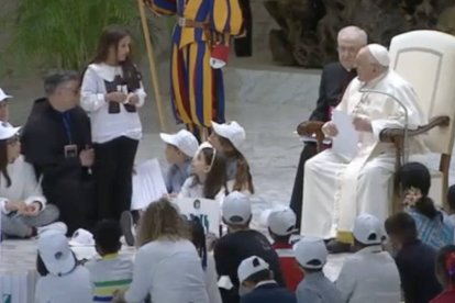"Mis amigos son las personas que viven conmigo en casa, son amigos; luego tengo muchos amigos fuera, en algunas parroquias, incluso algunos cardenales son mis amigos", dijo el Papa.
