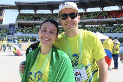 Gustavo y Fabíola fueron como pareja a la JMJ de Río, la primera del Papa Francisco. En 2016, casi recién casados, viajaron hasta Cracovia para ser voluntarios.