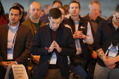 Rezar por los demás es la tarea número uno del evangelizador. Foto: CNS / Karen Callaway.