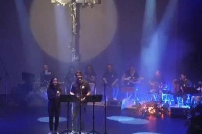 El resultado es un álbum de 16 canciones que desbordan emoción y autenticidad en un entorno de estricto directo.