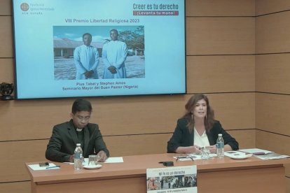 Durante la rueda de prensa se escuchó el testimonio del sacerdote indio Sebastián Jacob: en India se están aprobando leyes para impedir el crecimiento de diferentes credos.