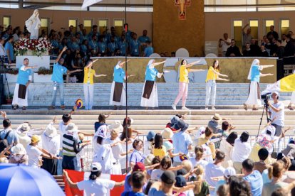 Durante su inauguración se rezó el Rosario y se celebró la Santa Misa presidida por el Nuncio Apostólico y 486 sacerdotes concelebrantes.