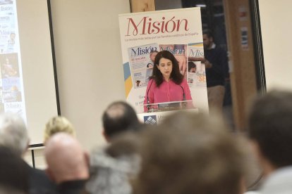 Isabel Molina Estrada, directora de Misión, intervino en el acto recordando el porqué de la existencia de la revista: "Nuestro objetivo es recordar que nuestra fe católica es única, es imperecedera, es verdadera".