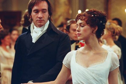 El señor Darcy (Matthew Macfadyen) y Elizabeth Bennet (Keira Knightley), dos de los personajes más celebrados de Jane Austen, en la versión cinematográfica de 'Orgullo y prejuicio' dirigida por Joe Wright en 2005.