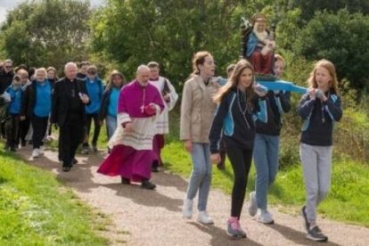 Católicos de Leeds peregrinan en 2022 con la Virgen de Walsingham.