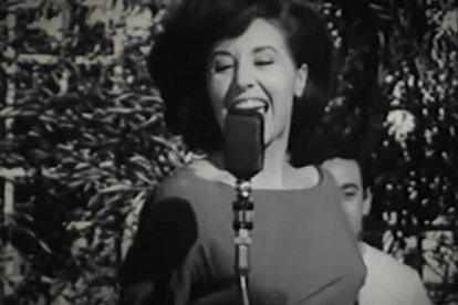 La actriz Conchita Velasco, conocida por sus papeles en "Historias de la Televisión" o en "Teresa de Jesús", fallecía a sus 84 años este sábado 2 de diciembre. En la imagen, interpretando la célebre "Chica Yeyé".