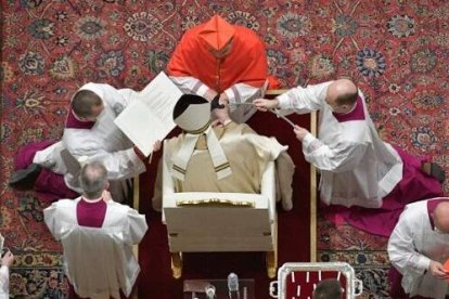 Rito de creación de cardenales... el 30 de septiembre de 2023 Francisco entrega 21 nuevos capelos cardenalicios