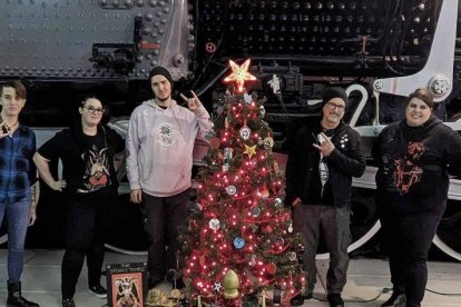 "Permitir que una organización/secta usurpe y profane un símbolo tradicional de la Navidad es dividir, y más durante una época del año en la que nos reunimos juntos como comunidad. La Navidad celebra el nacimiento de Jesucristo", dijo el obispo.