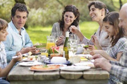 Comer en familia es una de las reglas benedictinas básicas, que los sociólogos confirman que es muy beneficiosa.