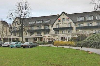 El club se llama así por el nombre del hotel neerlandés donde se celebró la primera reunión en 1954, por iniciativa de Bernardo de Holanda y David Rockefeller.