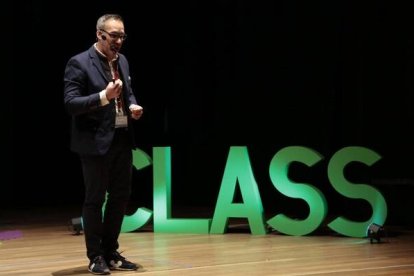 Eloy Gesto, un profesor de comunicación, constata que la Biblia tiene mucho que decir al hombre de hoy