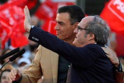 Pedro Sánchez y Ángel Gabilondo, juntos en un mitin de su partido común, el PSOE
