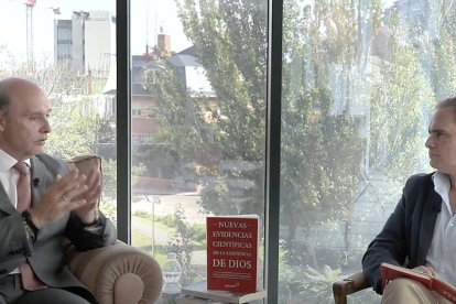 González-Hurtado -izquierda- fue entrevistado recientemente por el periodista Álex Navajas -derecha- para el canal Creo TV.