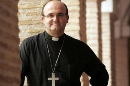 El obispo José Ignacio Munilla detalló su propuesta a los empresarios en Alicante para impulsar alianzas con el matrimonio y los Centros de Orientación Familiar.