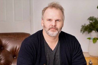 Benjamin Budde, fotografiado por Eli Hiller, cuenta su testimonio de retorno a la fe y sobriedad