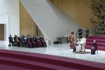 "¡Ábrete, no te cierres en tus comodidades religiosas y en el 'siempre se ha hecho así'! ¡Ábrete Iglesia, al soplo del Espíritu Santo, que te impulsa a ser misionera, evangelizadora", dijo el Papa.