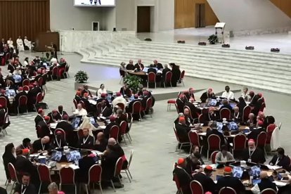 El trabajo en grupos ha servido para escuchar y crecer en la amistad, sostiene el arzobispo de Sidney, pero no es la mejor forma de encontrar lo verdadero y correcto.