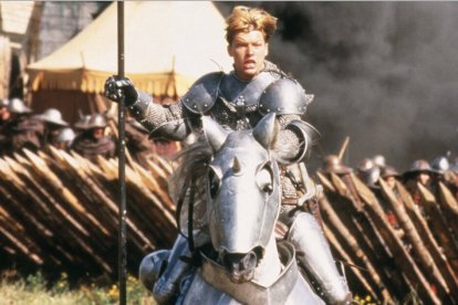 "Ella jamás renegó ni se arrepintió de su misión. Por el contrario, fue fiel a sus voces y se mantuvo invicta hasta el final", dice la religiosa (fotograma de la película Juana de Arco de Luces Besson).