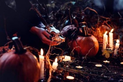 El diablo suele celebrar la adoración como espectáculo que no tiene relación con el modo de vivir de la persona que la realiza.