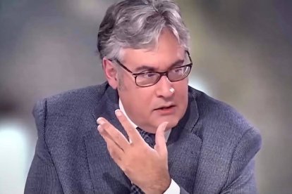 Juan Manuel de Prada, durante una entrevista en 'El Gato al Agua' (El Toro TV) sobre su libro 'Raros como yo'.