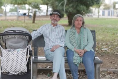 Juli y Montse han acogido en estos ocho años a ocho bebés, que luego han vuelto con sus madres o han sido dados en adopción.