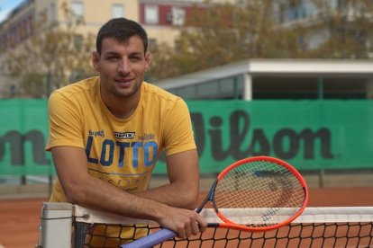 Bernabé Zapata es especialista en tierra batida, donde es uno de los mejores jugadores del mundo / Foto: Juan Terrer para la Revista Misión.