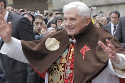 Benedicto XVI ha dedicado su vida a recorrer los caminos que llevan a la Verdad, y a la vez los presentó con valentía y humildad al mundo entero, primero como teólogo, luego como cardenal y después como Papa.
