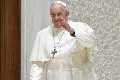 "Estamos en lo que tradicionalmente se ha visto en la Iglesia como un final de pontificado, que ocurre en el Vaticano cuando ya todo el mundo es consciente de que esto se agota, de que le queda poco tiempo de gobernanza", dice el periodista.