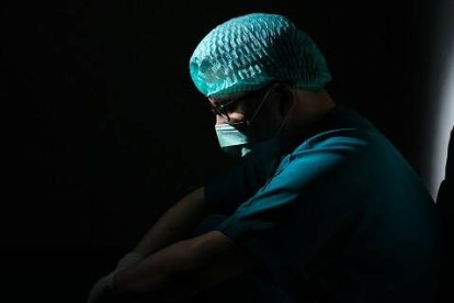 La eutanasia arroja sombras en la profesión médica... foto de Mulyadi en Unsplash
