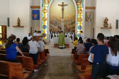 El buen orden del culto es una obligación que los fieles pueden exigirle a los sacerdotes y obispos. Foto (contextual): Édgar Lara / Cathopic.