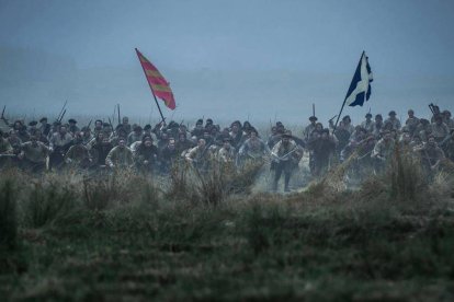 La batalla de Culloden, el 16 de abril de 1746, representada en la serie 'Outlander' (2014 hasta la actualidad). Fue la última oportunidad de los jacobitas de conquistar el trono de Inglaterra y Escocia.