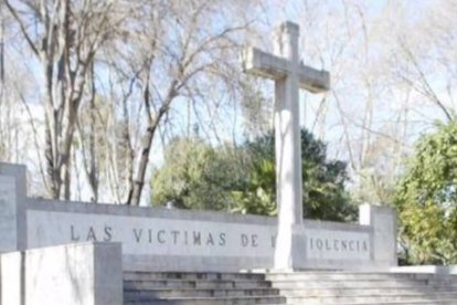 Castellanos, de Abogados Cristianos, señala que "esperamos que esta cruz sea repuesta en breve y confiamos en que el resto de cruces que estamos pleiteando en todos los juzgados".