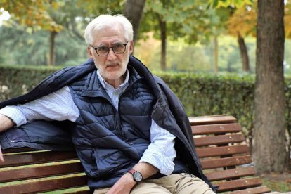 José Ramón Ayllón es profesor de literatura ética y filosofía y escritor. Denuncia que Occidente tira piedras contra su propio tejado al destruir su identidad cultural y religiosa. Foto: captura Rialp.