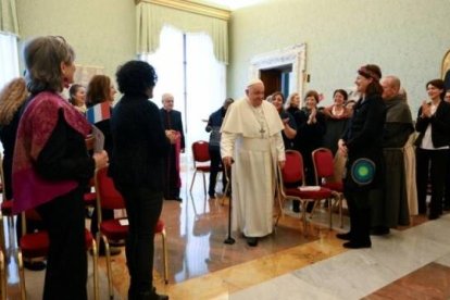 El Papa Francisco, durante su audiencia el pasadojueves con las Centinelas de la Sagrada Familia.
