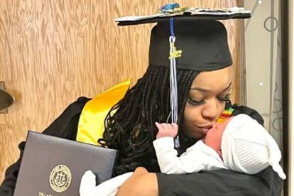 Jada Sayles fue noticia porque dio a luz en su graduación... maternidad e investigación se apoyan