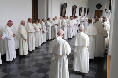 Desde 1134, los norbertinos han ocupado la abadía católica de Averbode prácticamente de forma ininterrumpida dedicándose a difundir el evangelio de una manera que permita a la gente obtener del mismo valor y confianza, según afirman en su página web.