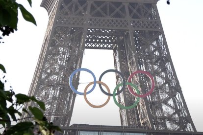 Navratilova, nueve veces campeona de Wimbledon, respondió a estas declaraciones, diciendo: "El COI ha sido cazado. Esta es la versión de 1984 de la guerra contra las mujeres. Borrado total".