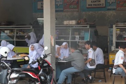 El uso del velo desde la infancia es uno de los signos más evidentes de la creciente vigencia de la sharia en Indonesia. Foto: captura CNA.