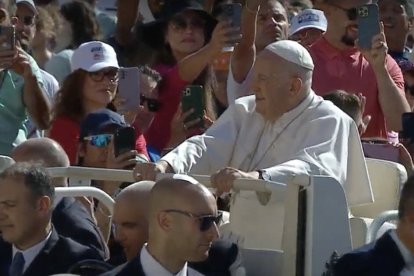 "Entre las muchas palabras de Dios que escuchamos cada día en la misa o en la Liturgia de las Horas, siempre hay una que está destinada especialmente a nosotros. Si la acogemos en nuestro corazón, puede iluminar nuestra jornada", dijo el Papa.