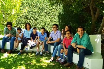 Para la familia Gómez Samblas, la fe es la fuerza que les ha llevado a ser, sin quererlo, un modelo de familia entregada a sus ocho hijos, cinco de ellos con discapacidad.