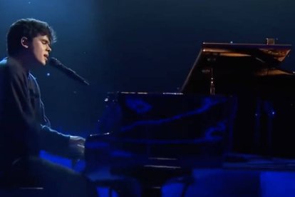 Íñigo Quintero acaba de lanzar un nuevo EP con cinco canciones, titulado "Es sólo música", con tres temas inéditos, "Desconocido", "Nada cambia" y "El equilibrio", además de los famosos "Si no estás" y "Lo que queda de mí".