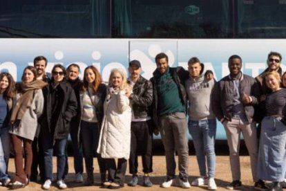 Los 15 viajeros del Viaje Por Tantos en bus exploran lo que hace la Iglesia