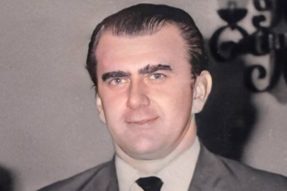 Carlos Sacheri fue asesinado delante de su familia, cuando salían de misa el 22 de diciembre de 1974, por terroristas del Ejército Revolucionario del Pueblo. Tenía 41 años y era uno de los más destacados y activos pensadores católicos del momento.