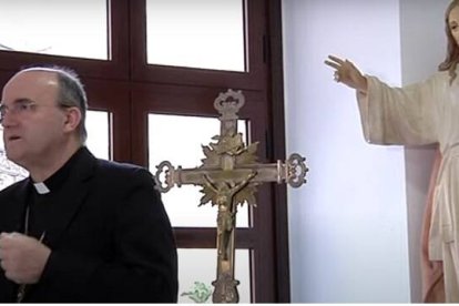 El obispo Munilla predica tranquilo sabiendo que el Sagrado Corazón le cubre la espalda