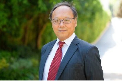 Yih-Teen Lee, es taiwanés, profesor del IESE en Barcelona, cuenta su viaje hacia la fe católica desde una familia budista