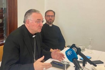 El obispo de Almería, Antonio Gómez Cantero (en la imagen, durante una reciente rueda de prensa), ha sido una de las últimas autoridades eclesiásticas españolas en pronunciarse sobre Fiducia supplicans.