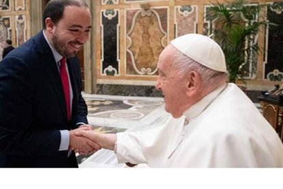 Adrián León, seminarista de Madrid, saluda al Papa Francisco